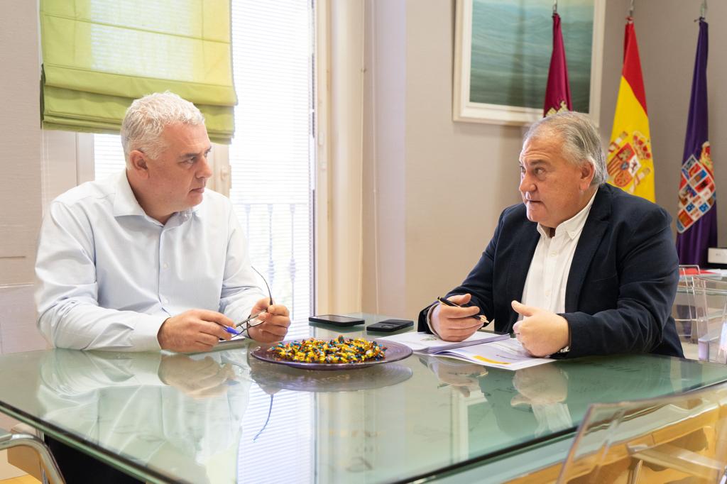 El alcalde de Horche y el presidente de la Diputación estrechan la colaboración en torno a la mejora de infraestructuras del municipio
