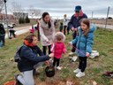 Horche celebra 'El Día del Árbol' donde se plantaron 30 árboles nuevos en el entorno del Colegio